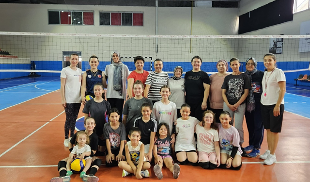 Eskişehirli kadınlar voleybol sahasında buluşuyor