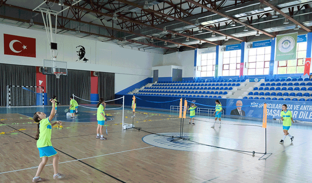 Odunpazarı’nda minikler badmintonla tanışıyor