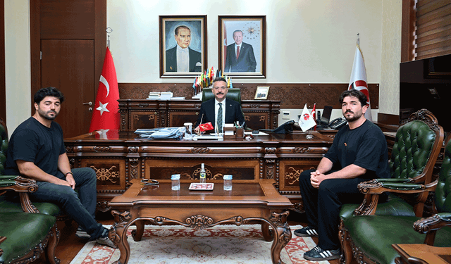 Vali Hüseyin Aksoy, şehit Tolunay Kocaman’ın kardeşlerini ağırladı