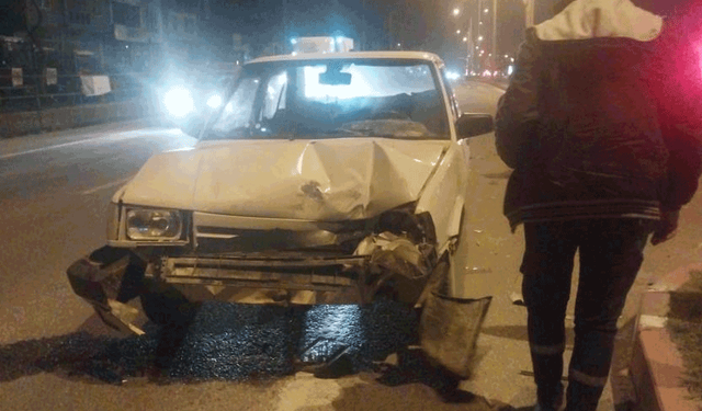Kütahya Tavşanlı’da otomobiller çarpıştı: 2 yaralı