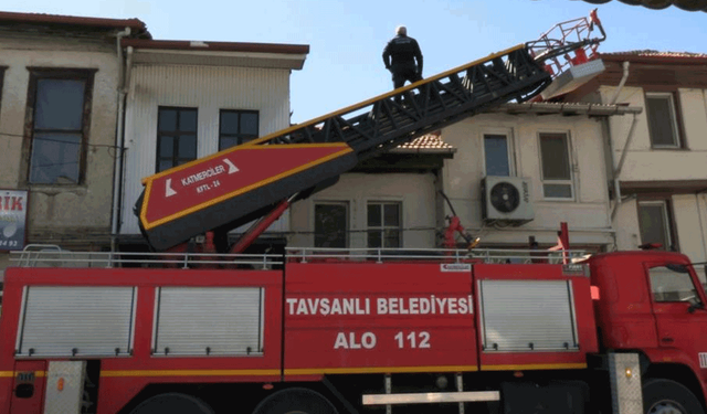 Kütahya'da çatı yangını paniğe neden oldu