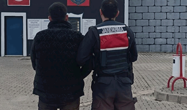 Afyon'da hırsızlık suçundan aranan şahsı jandarma yakaladı