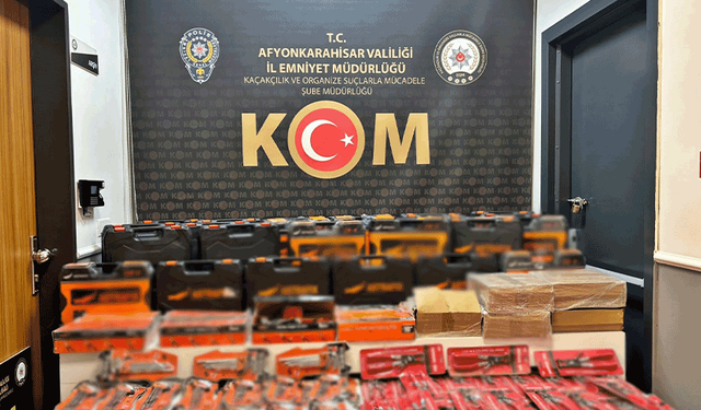 Afyonkarahisar'da kaçak hırdavat malzemeleri ele geçirildi