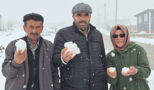 Bahar yerini kışa bıraktı: Bozdağ’da 10 santim kar