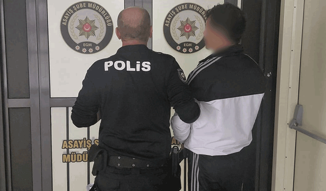 Afyonkarahisar'da polis 22 yıl 3 ay 27 gün hapis cezasıyla aranan şahsı yakaladı