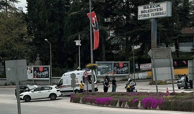 Bilecik'te sürücü yayaya çarpmamak için manevra yapınca hastanelik oldu