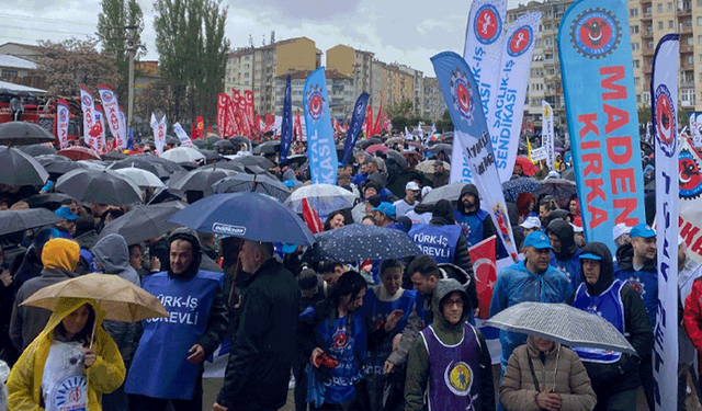 Eskişehir’de 1 Mayıs: Yağmura rağmen binler alanlara akın etti