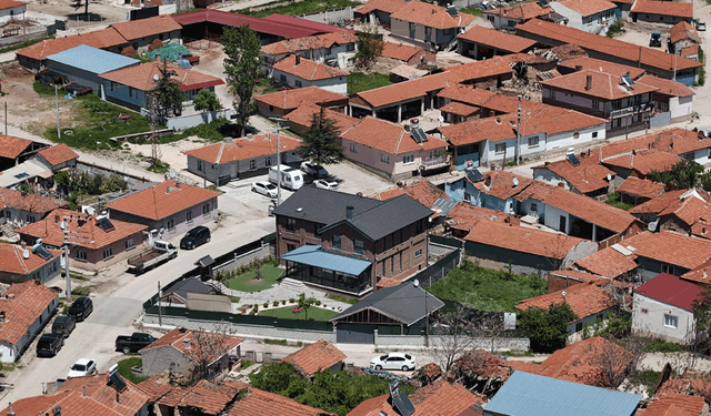 Tepebaşı’nda yeni iddialar sonrası başkan yardımcısının eşi ve oğluna gözaltı