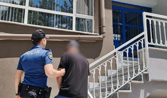 Afyonkarahisar'da aranan şahıs polisten kaçamadı