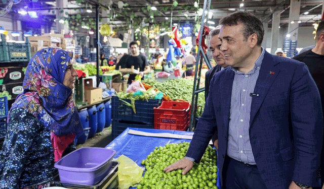 Bilecik Valisi Sözer, pazar esnafı ve vatandaşlarla bir araya geldi