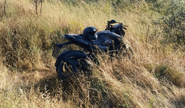 Bilecik'te direksiyon hâkimiyetini kaybeden motosiklet tarlaya savruldu