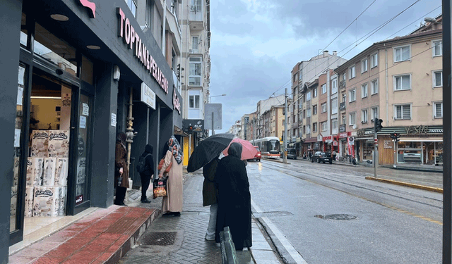 Eskişehir güne yağışla başladı