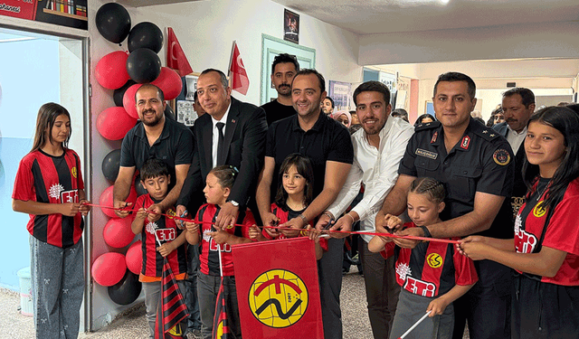 Eskişehirspor taraftarlarından köy okuluna anlamlı destek