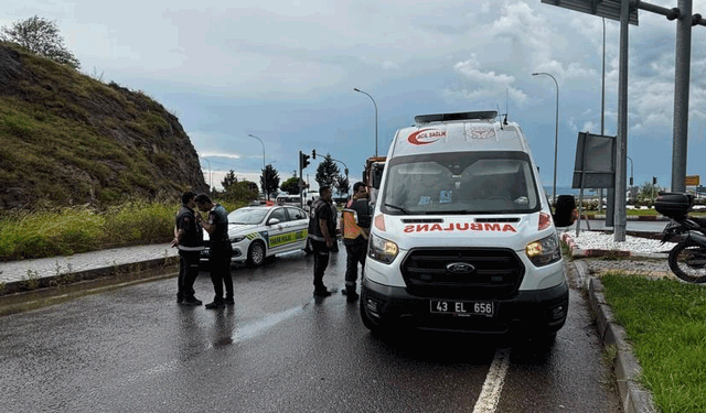 Kütahya Tavşanlı'da otomobille çarpışan motosikletli yaralandı