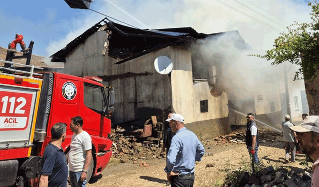 Kütahya'da Simav Aksaz köyünde korkutan yangın