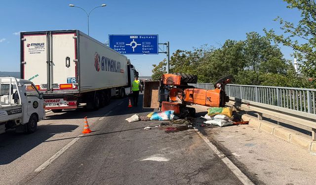Afyonkarahisar'da kazada devrilen traktör sürücüsü hayatını kaybetti