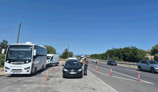 Bilecik'te jandarmadan geniş çaplı denetim: 4 bin 682 araç kontrol edildi