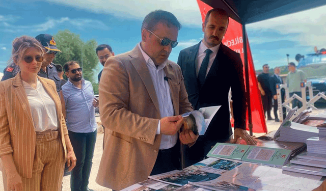 Bilecik'te çocuklar gezici kütüphanede kitap okudu