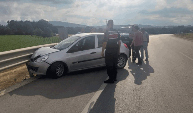 Bilecik'te otomobil bariyere çarptı: 1 yaralı