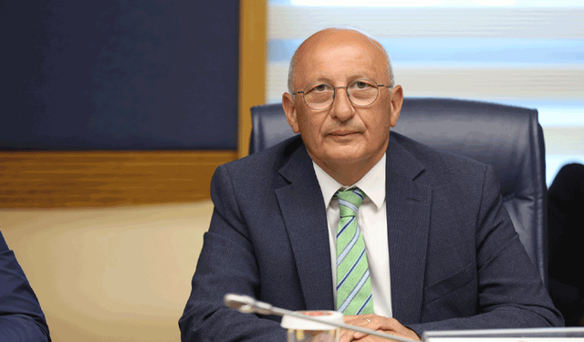 CHP’li Çakırözer: “Aylarca randevu bekleyen vatandaş ne olacak?”