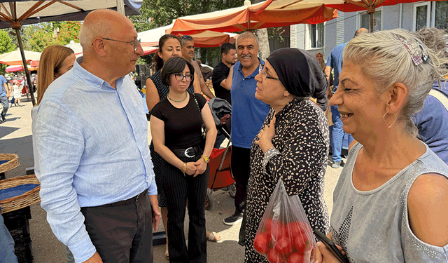 CHP’li Çakırözer semt pazarında esnafı, alışverişe çıkan vatandaşı dinledi