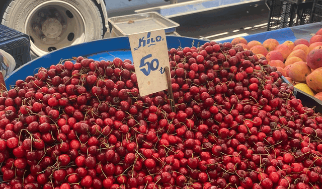 Eskişehir’de meyve ucuzladı, pazarın yüzü gülmedi!