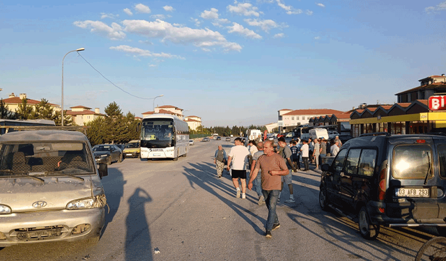 Eskişehir’de minibüs ile motosiklet çarpıştı: Yaralılar hastaneye kaldırıldı