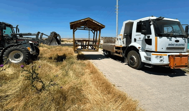 İnönü Belediyesi'nden park ve sosyal alanlara kamelya desteği
