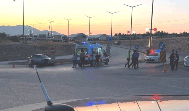 Kütahya Emet'te trafik kazası: 4 kişi yaralandı, sürücü olay yerinden kaçtı