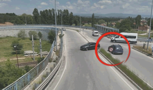 Kütahya Emniyeti'nden uyarı: Hatalı U dönüşü yapan sürücüler kamerada