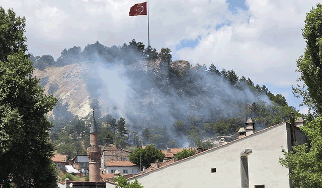 Kütahya Hisar Kalesi'nde yangın paniği