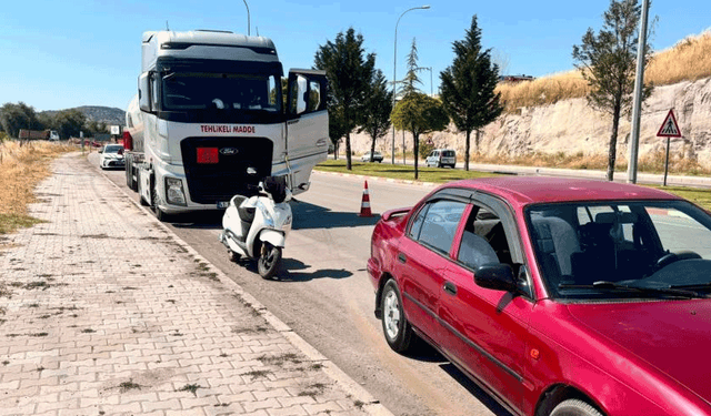 Kütahya'da gaz yüklü tır otomobile çarptı: 1 yaralı