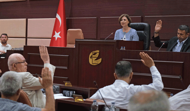 Ünlüce’den Karayolları’na dikkat çeken gönderme: “Karayolları yılda 4-5 kilometre ilerliyor”
