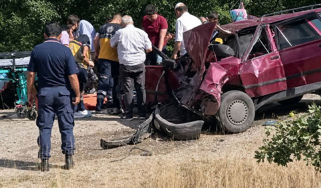 Afyonkarahisar'da iki otomobil çarpıştı: 1 ölü 5 yaralı