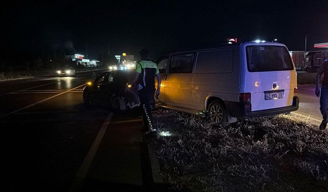 Afyonkarahisar'da kamyonet ile otomobil çarpıştı: 11 yaralı