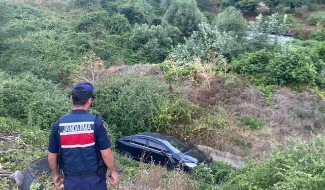 Bilecik'te otomobil dere yatağına uçtu, sürücüsü yaralandı