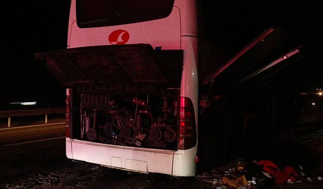 Bilecik’te seyir halindeki yolcu otobüsü alevlere teslim oldu: 1 yaralı