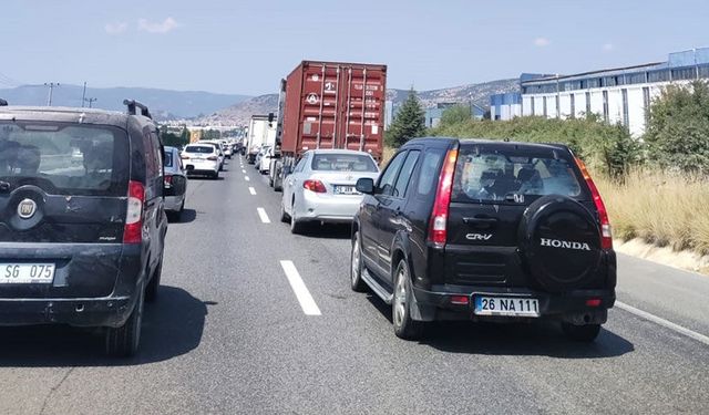 Bilecik'te yol çalışması uzun araç kuyruklarına sebep oldu