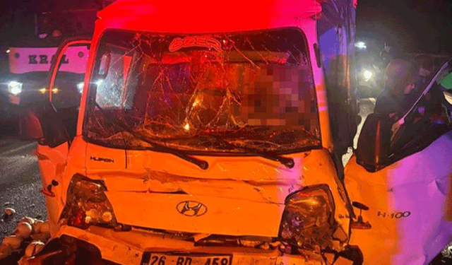 Eskişehir yolunda kaza: Yolcu otobüsü ile kamyonet çarpıştı, 1 ölü