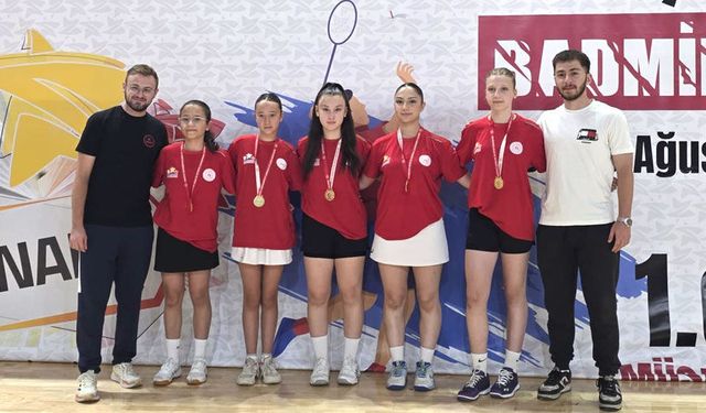Eskişehirli genç badmintoncular Türkiye şampiyonluğu için sahaya çıkacak