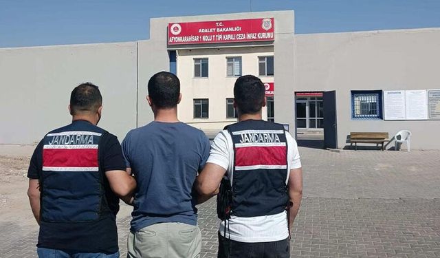 FETÖ'den hapis cezasıyla aranan şahsı Afyonkarahisar'da jandarma yakaladı