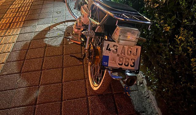 Kütahya'da direksiyon hakimiyetini kaybeden motosiklet sürücüsü hastanelik oldu