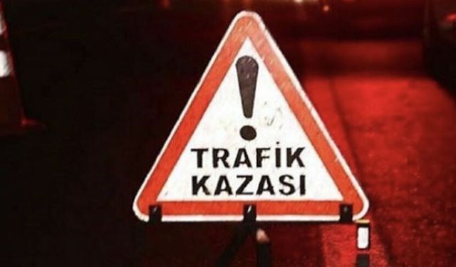 Afyonkarahisar’da otomobil istinat duvarına çarptı: 2 yaralı
