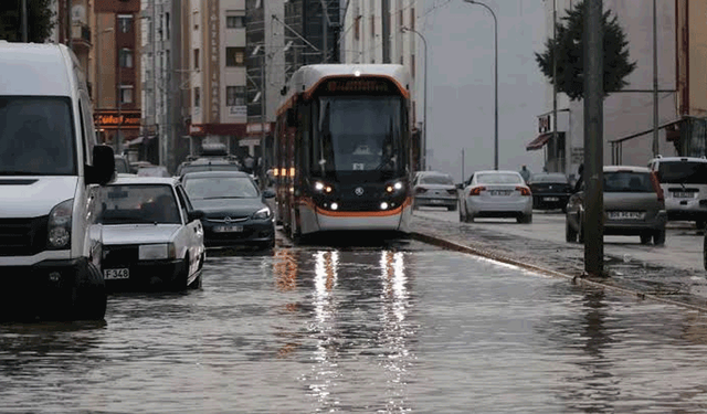 Meteoroloji'nin ardından bir uyarı da Eskişehir Valiliği'nden: Sağanak yağış geliyor