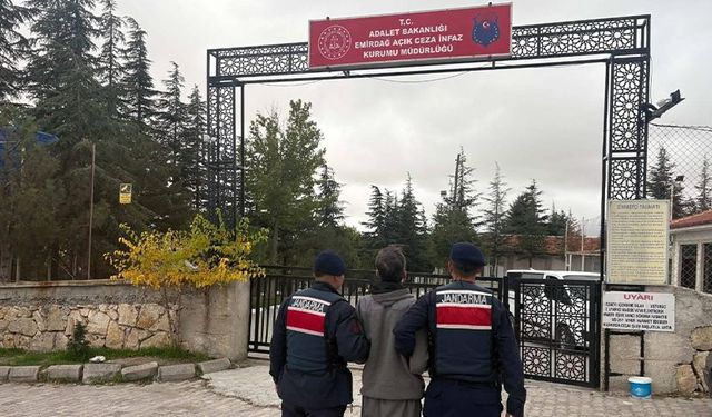 Afyonkarahisar'da jandarma aranan 42 kişiyi yakaladı