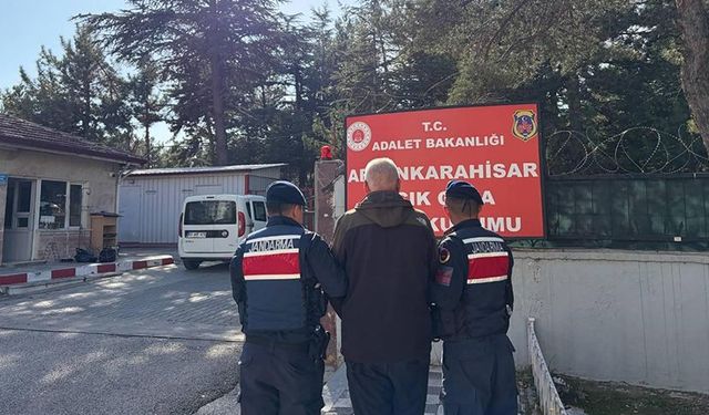 Afyonkarahisar'da jandarma çeşitli suçlardan aranan 66 kişiyi yakaladı