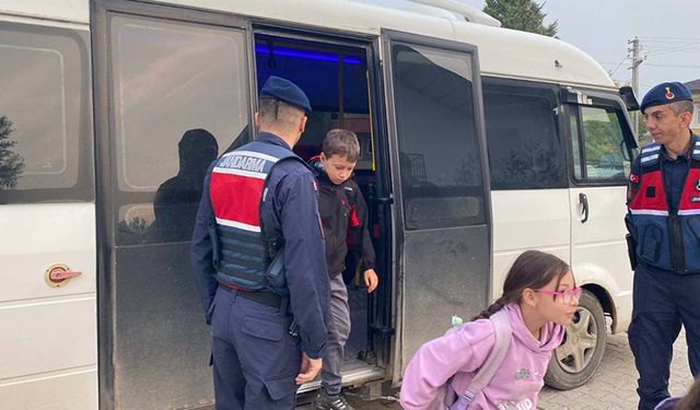 Bilecik'te jandarma okul çevrelerinde göz açtırmıyor