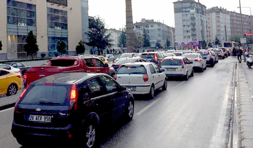 Eskişehir'de bayram trafiği zor anlar yaşattı