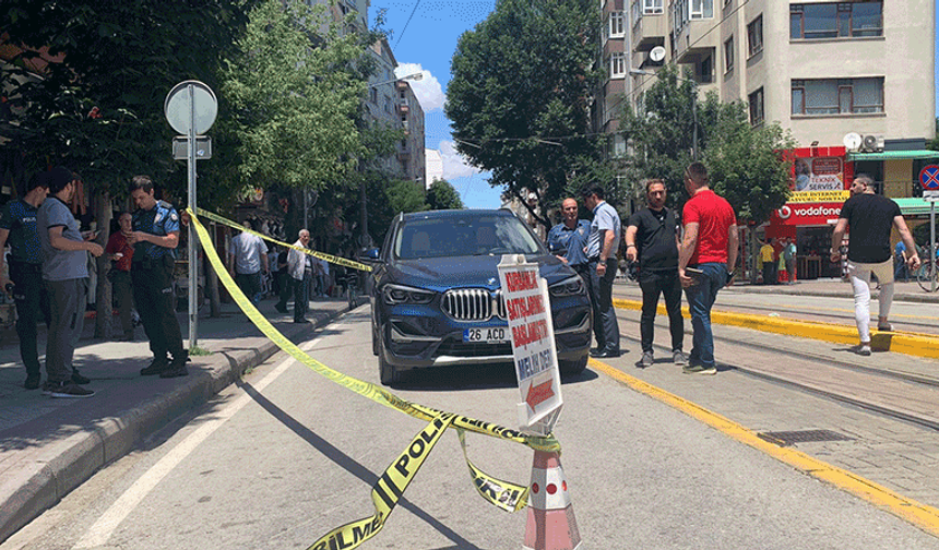 Eskişehir'de yol kesip kadın sürücüyü vurdu