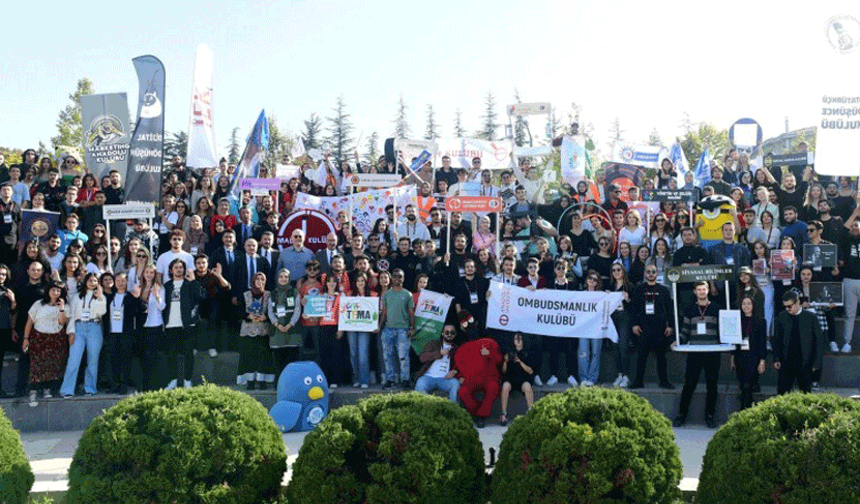 Anadolu Üniversitesi'nde öğrencilerin şenlik coşkusu